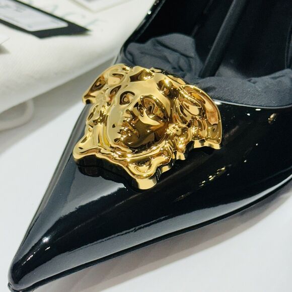 Versace Medusa 37.5/ US 7.5 Gold Black Patent Leather Pointed Toe Pump NIB $995 - Picture 11 of 15
